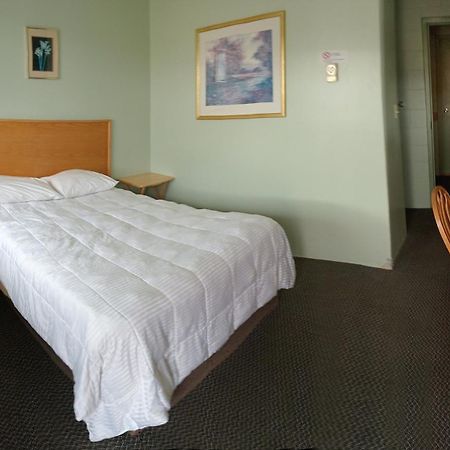 Cochrane Chimo Motel מראה חיצוני תמונה