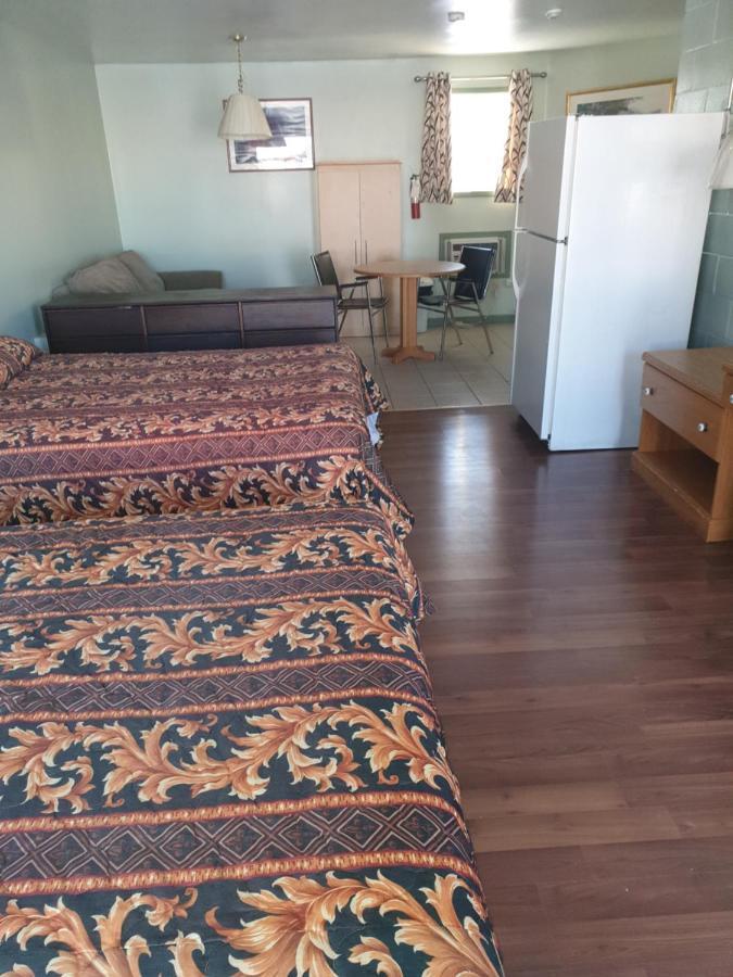 Cochrane Chimo Motel מראה חיצוני תמונה