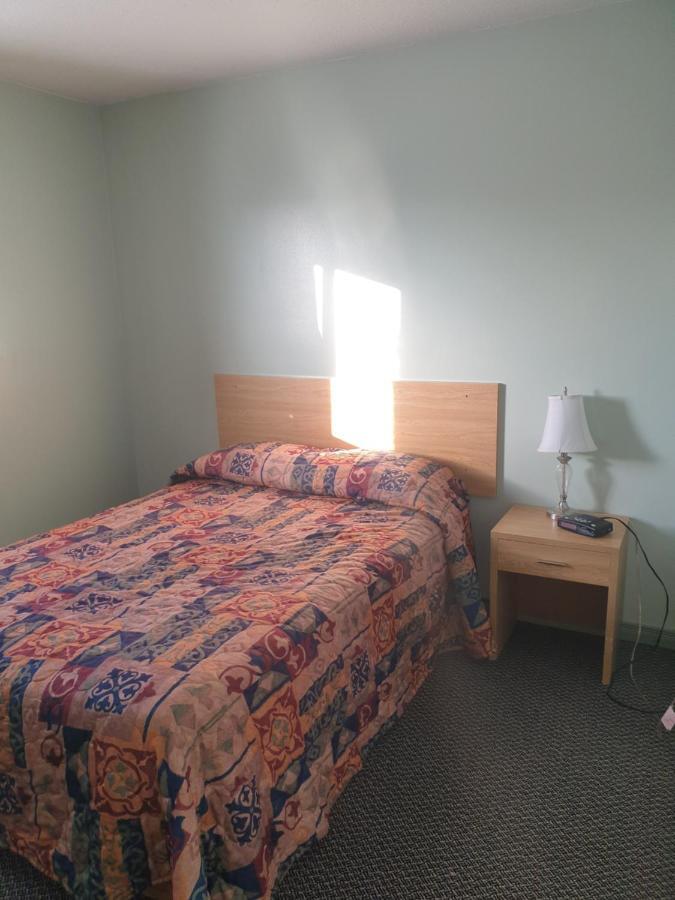 Cochrane Chimo Motel מראה חיצוני תמונה