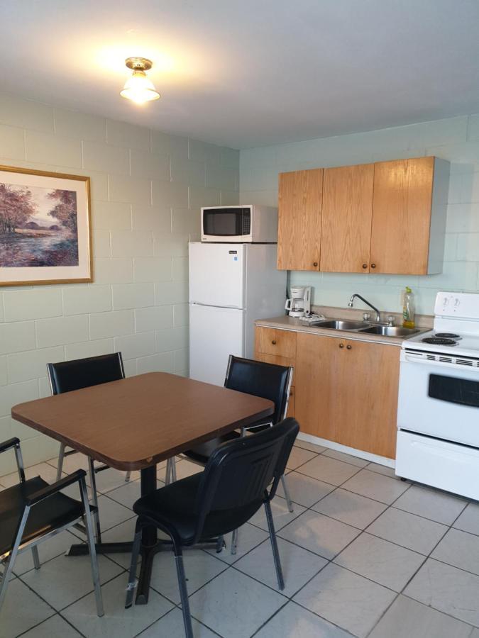Cochrane Chimo Motel מראה חיצוני תמונה