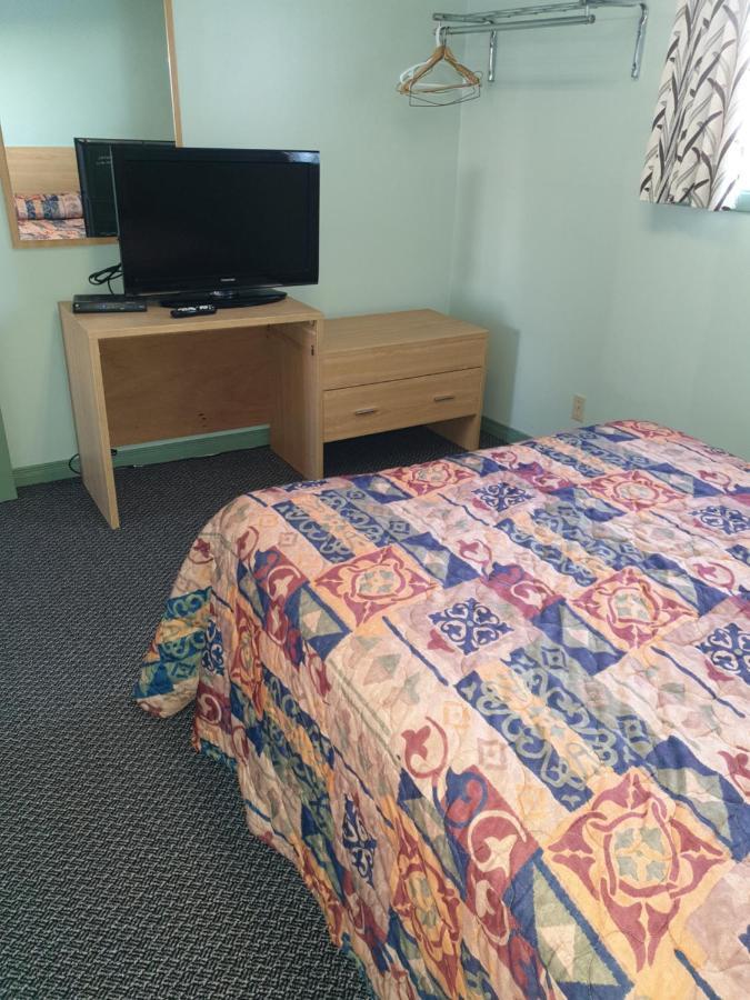 Cochrane Chimo Motel מראה חיצוני תמונה