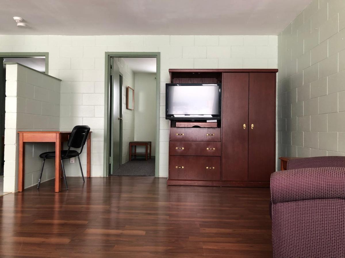 Cochrane Chimo Motel מראה חיצוני תמונה