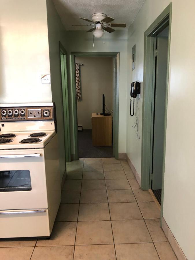 Cochrane Chimo Motel מראה חיצוני תמונה