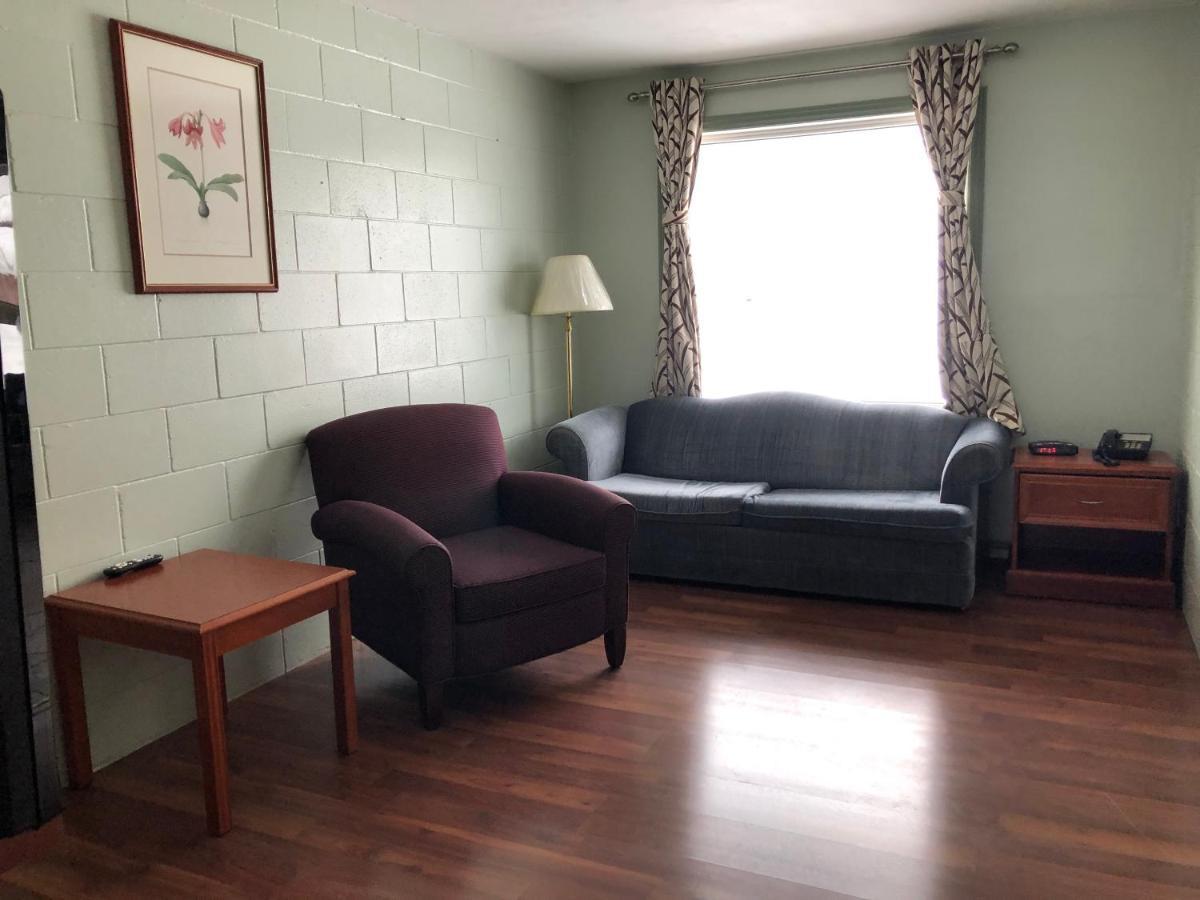 Cochrane Chimo Motel מראה חיצוני תמונה