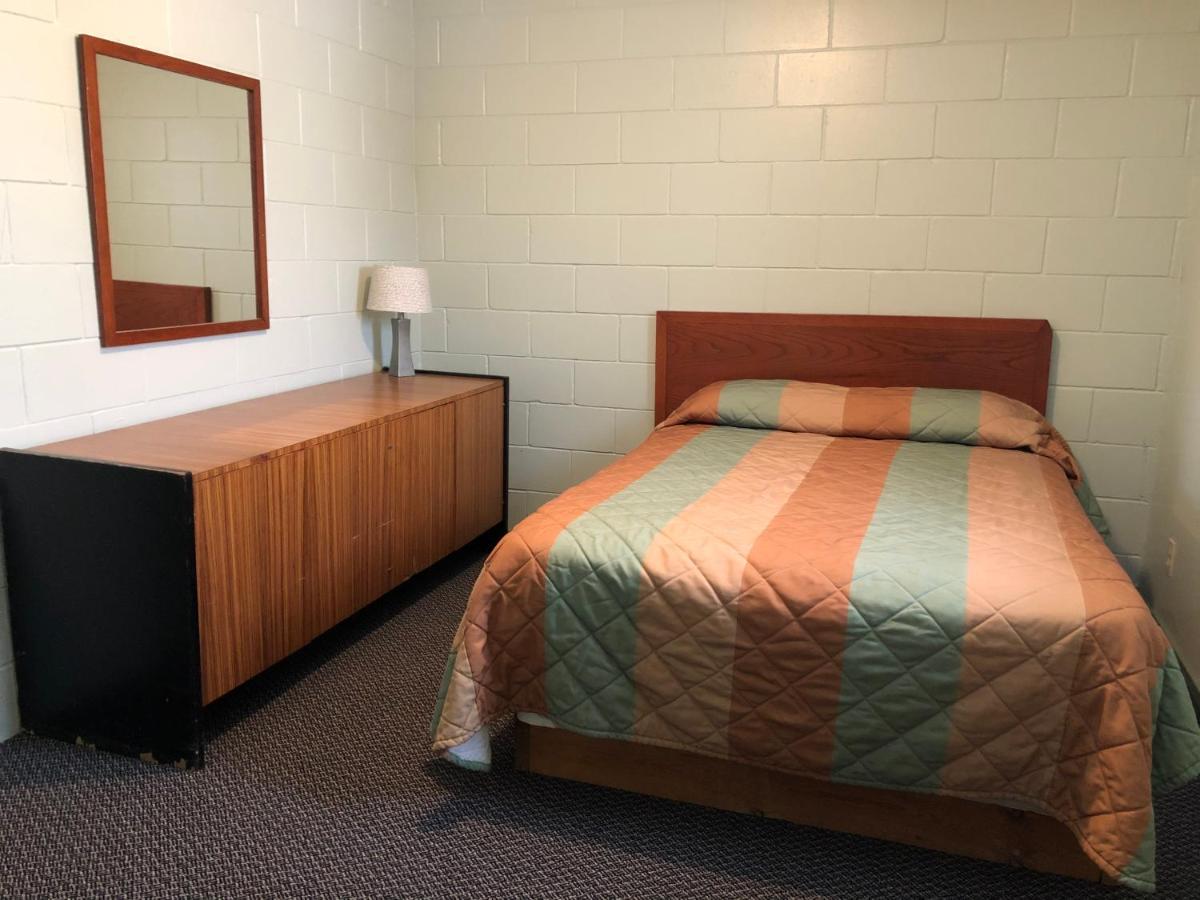Cochrane Chimo Motel מראה חיצוני תמונה