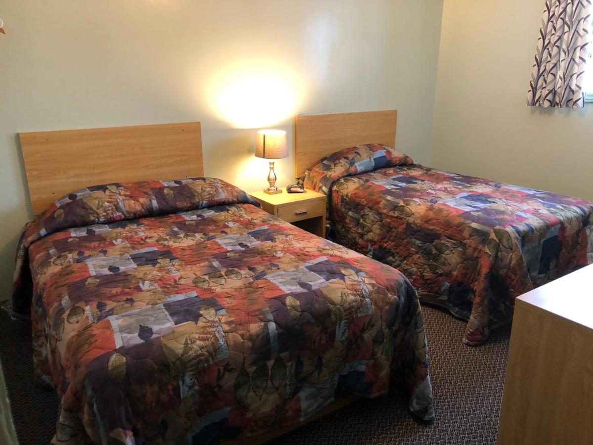 Cochrane Chimo Motel מראה חיצוני תמונה