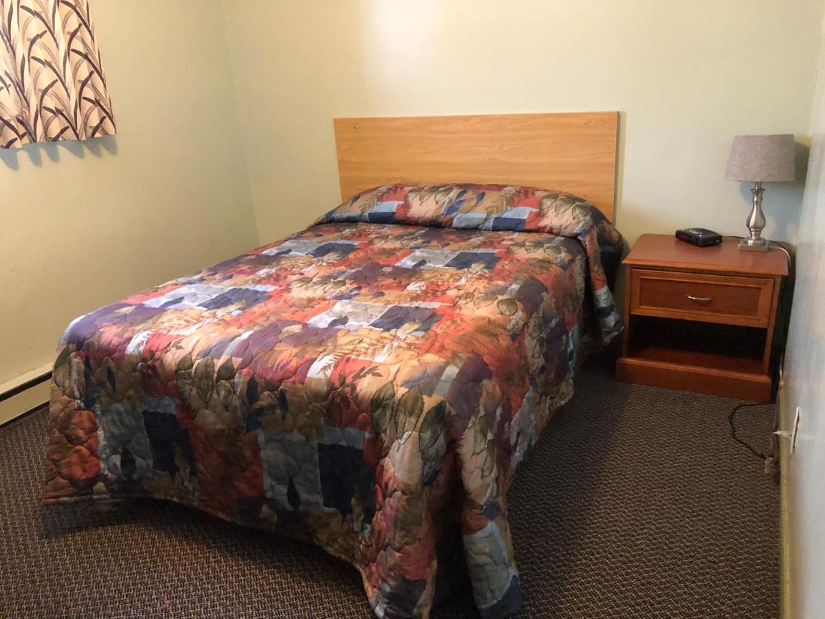 Cochrane Chimo Motel מראה חיצוני תמונה