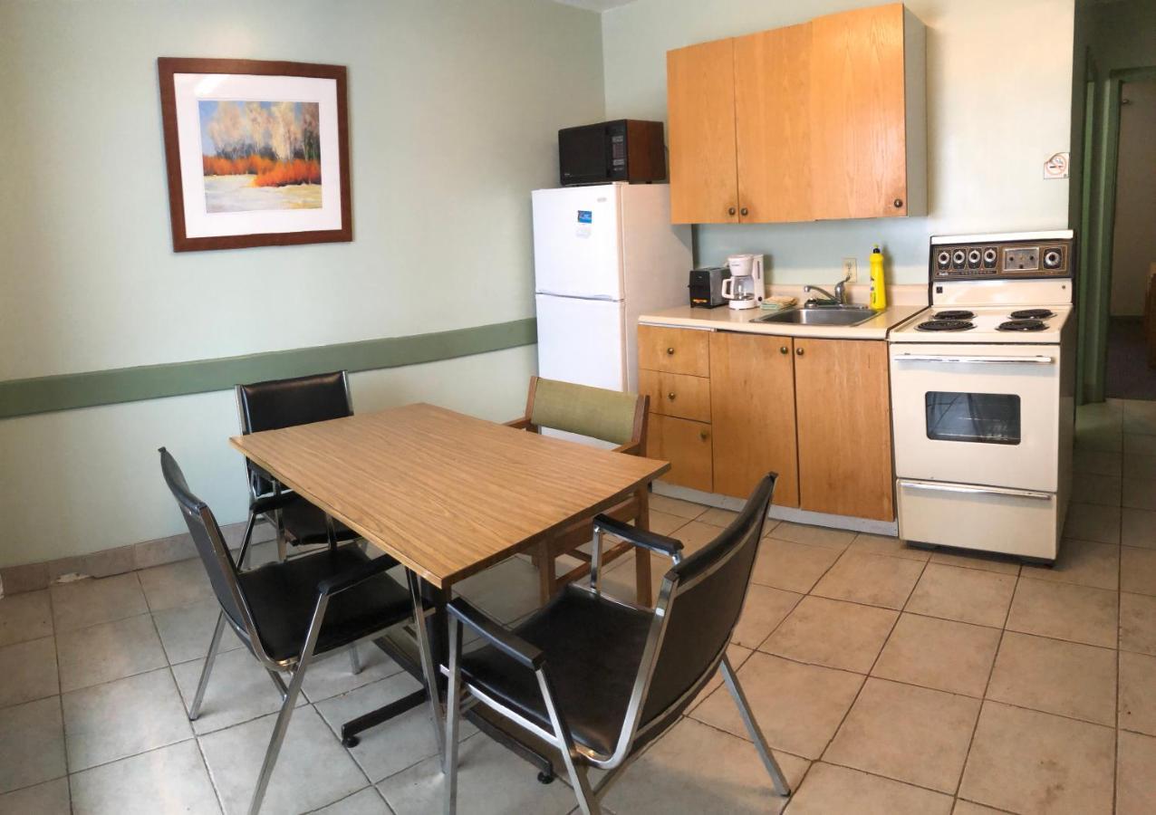 Cochrane Chimo Motel מראה חיצוני תמונה