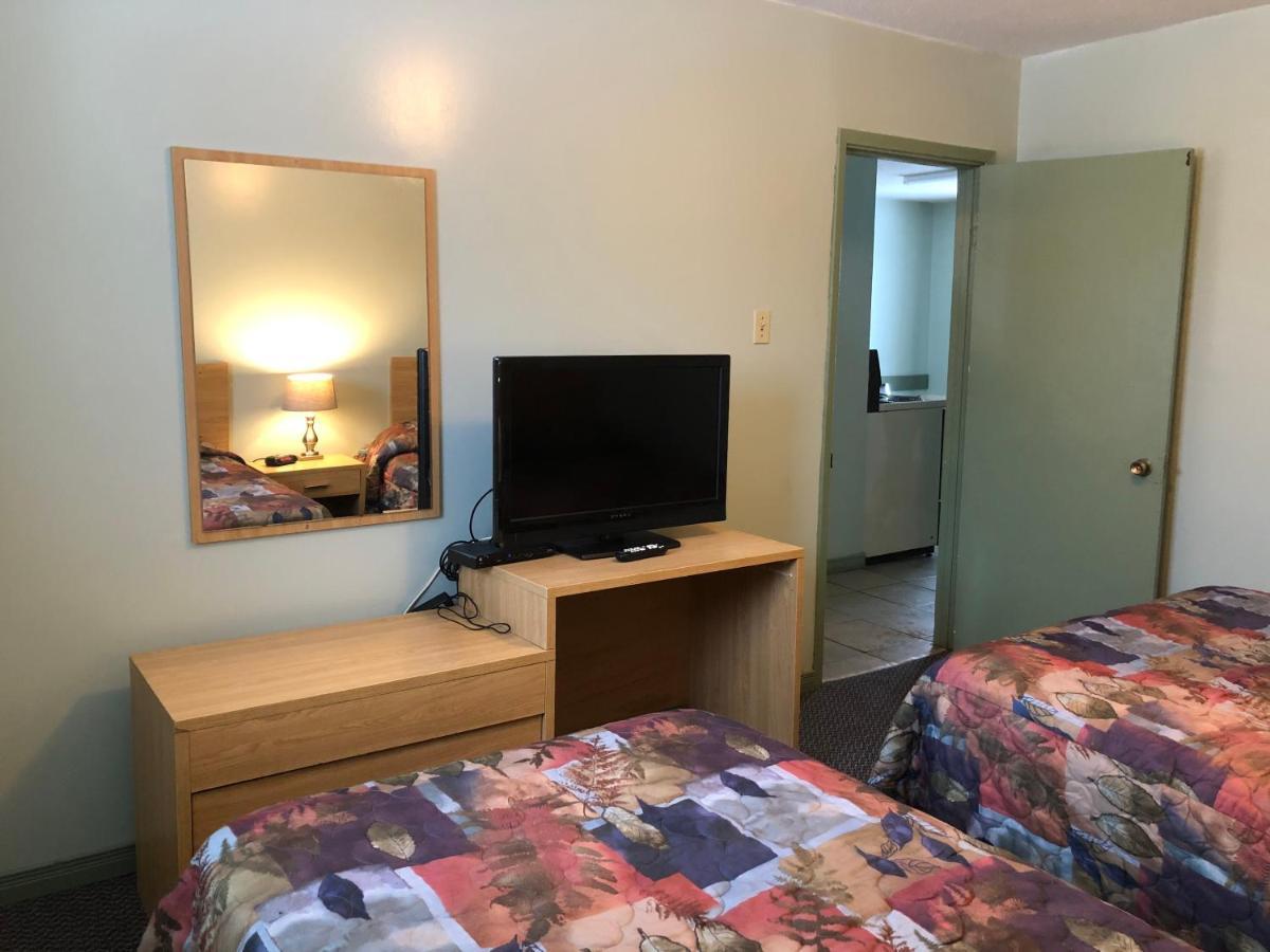 Cochrane Chimo Motel מראה חיצוני תמונה