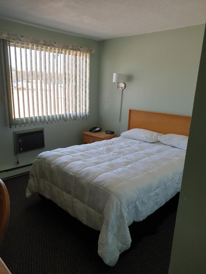 Cochrane Chimo Motel מראה חיצוני תמונה
