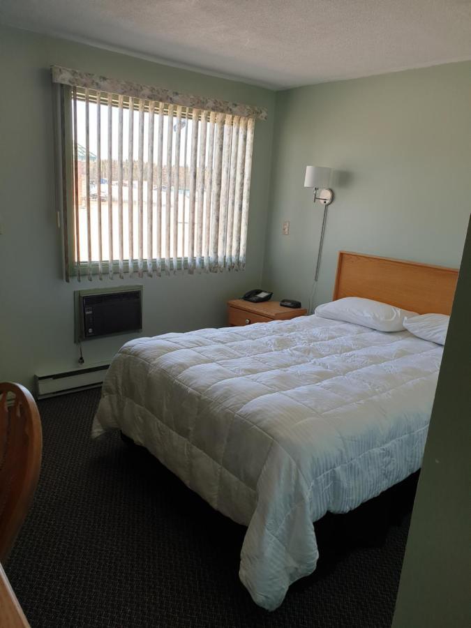 Cochrane Chimo Motel מראה חיצוני תמונה