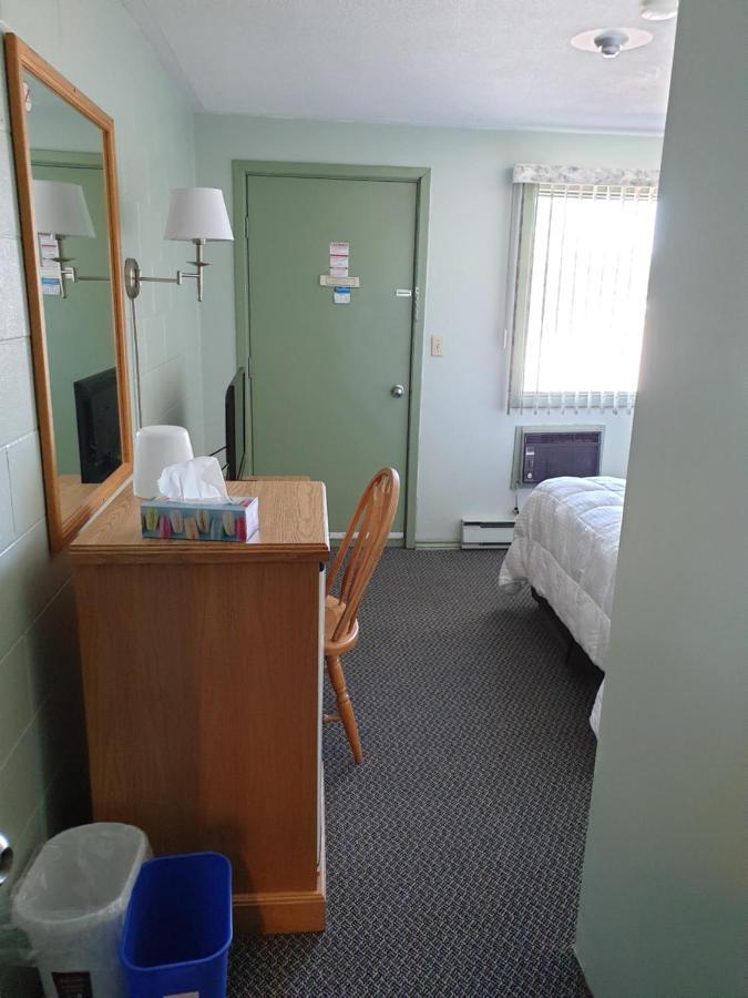 Cochrane Chimo Motel מראה חיצוני תמונה